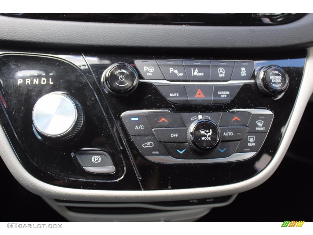 2018 Pacifica Touring L - Molten Silver / Black/Alloy photo #21