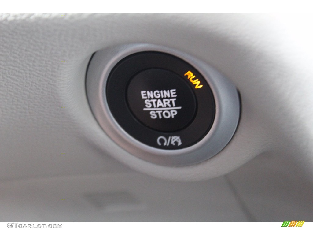 2018 Pacifica Touring L - Molten Silver / Black/Alloy photo #22