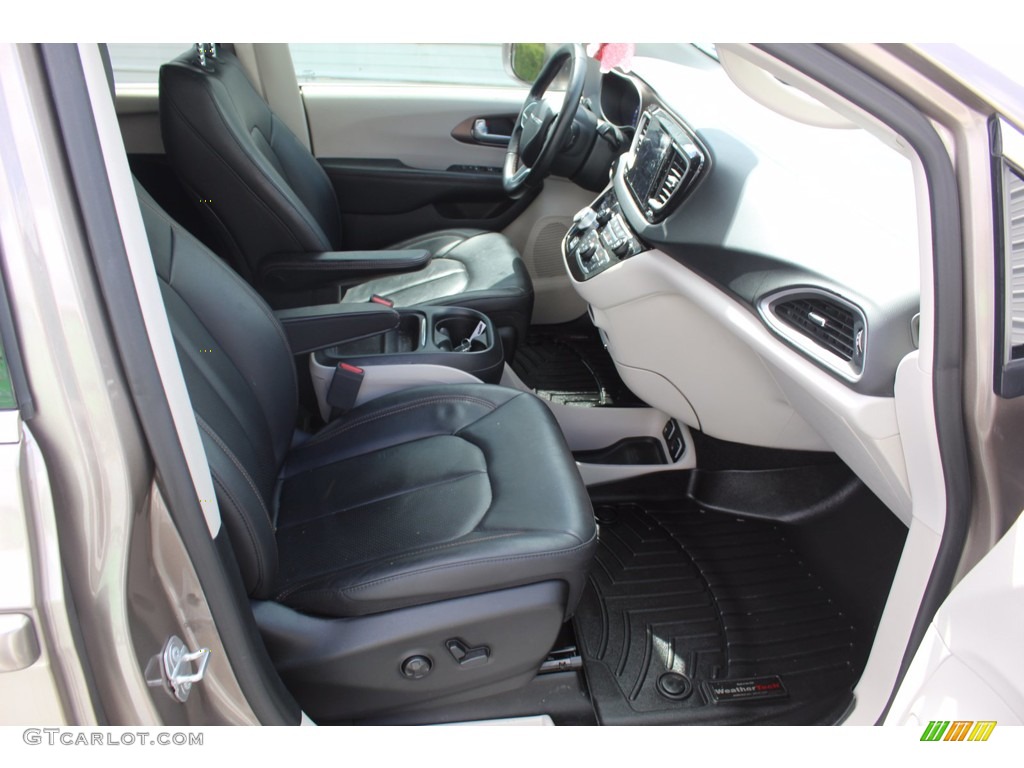 2018 Pacifica Touring L - Molten Silver / Black/Alloy photo #31