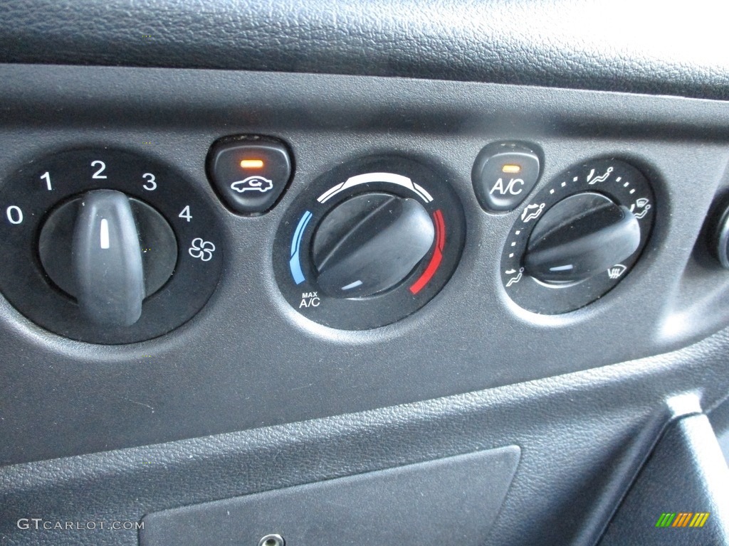 2019 Transit Van 250 LR Regular - Oxford White / Charcoal black photo #19