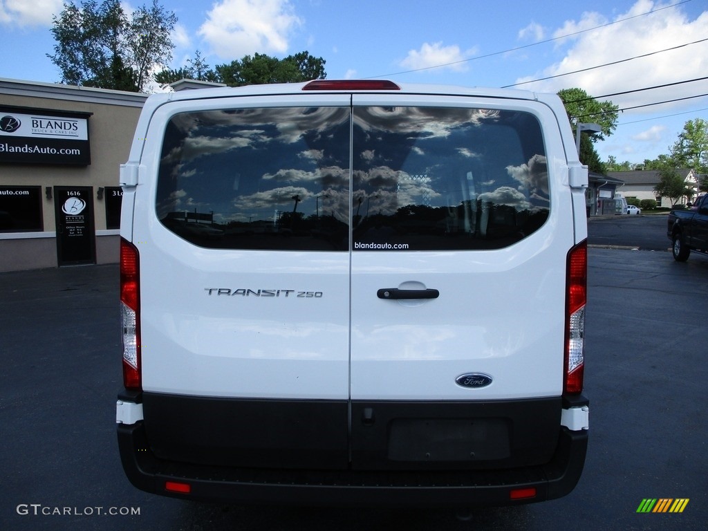 2019 Transit Van 250 LR Regular - Oxford White / Charcoal black photo #24