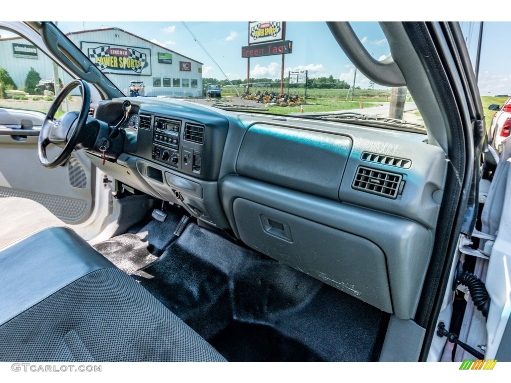 2003 Ford F250 Super Duty XL Regular Cab Medium Flint Grey Dashboard Photo #139005521