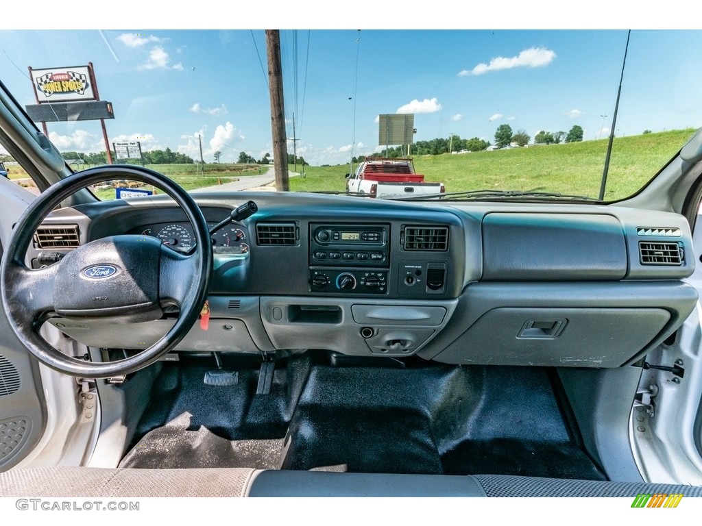 2003 Ford F250 Super Duty XL Regular Cab Medium Flint Grey Dashboard Photo #139005548