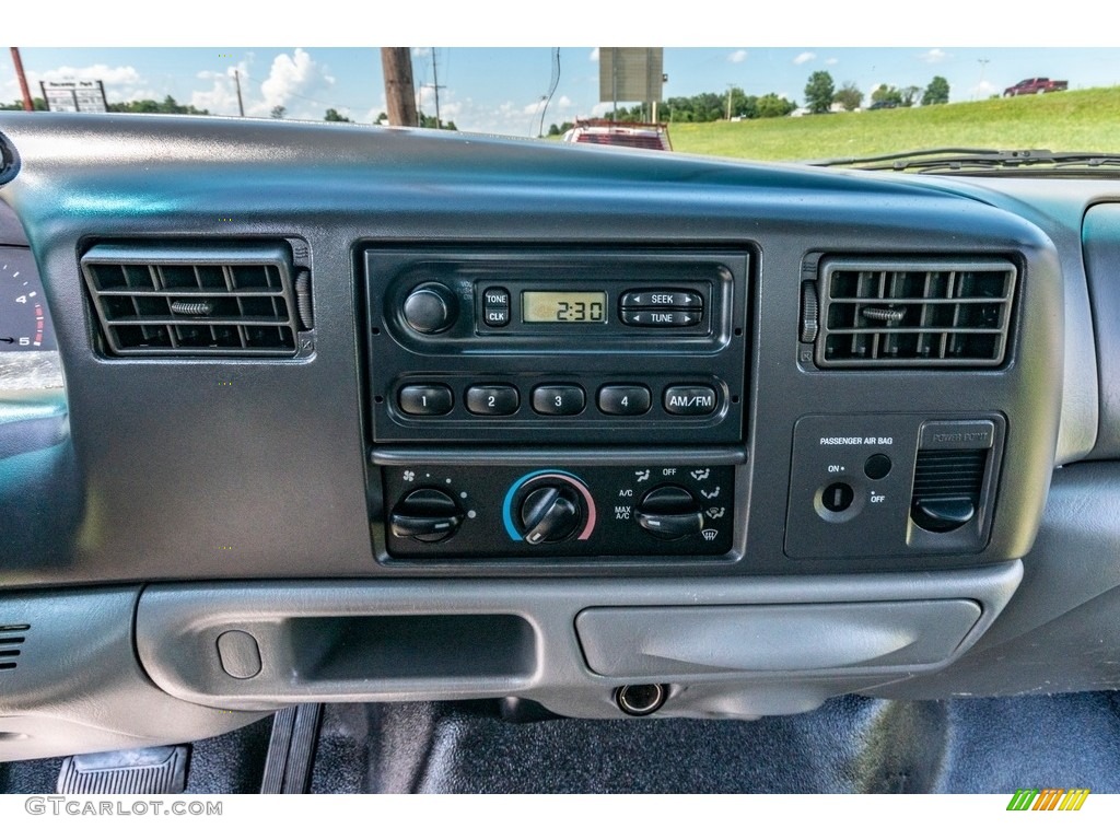 2003 Ford F250 Super Duty XL Regular Cab Controls Photo #139005557