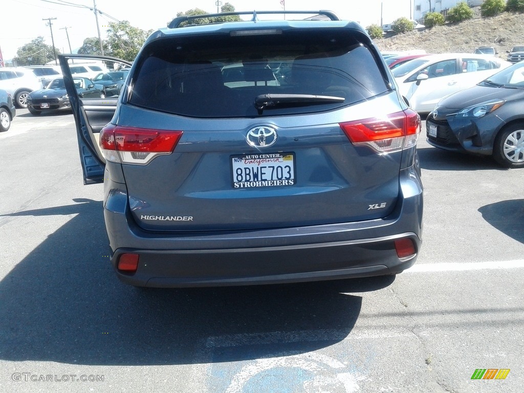 2018 Highlander XLE - Shoreline Blue Pearl / Almond photo #4