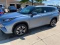 2020 Moon Dust Toyota Highlander XLE AWD  photo #1