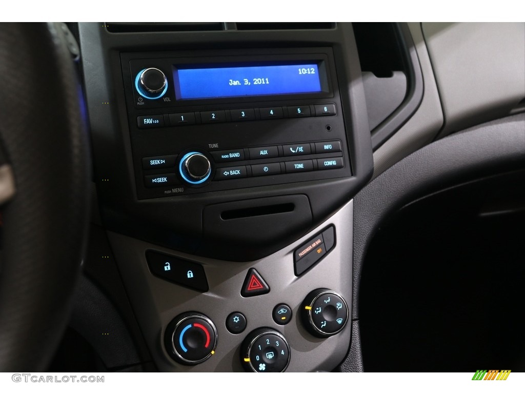 2013 Chevrolet Sonic LS Hatch Controls Photo #139008696