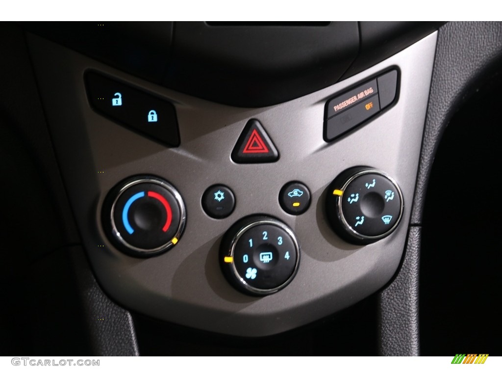 2013 Chevrolet Sonic LS Hatch Controls Photos