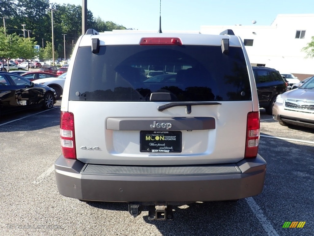 2011 Liberty Renegade 4x4 - Bright Silver Metallic / Dark Slate Gray photo #3