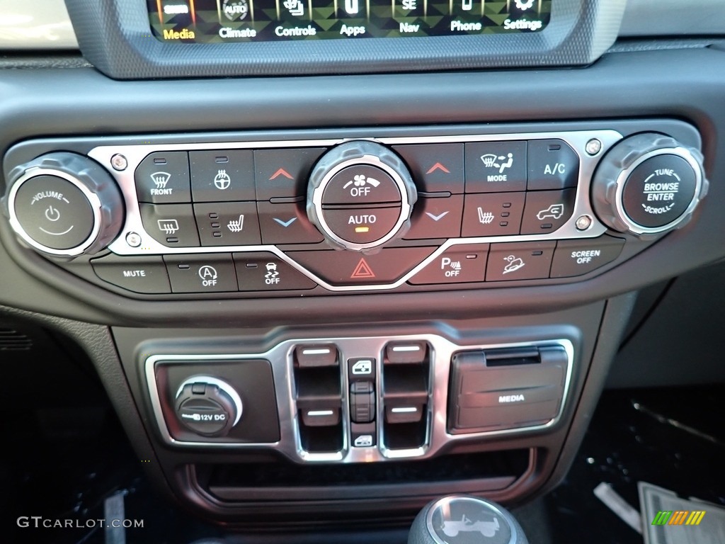 2020 Jeep Wrangler Unlimited Sahara 4x4 Controls Photo #139009041