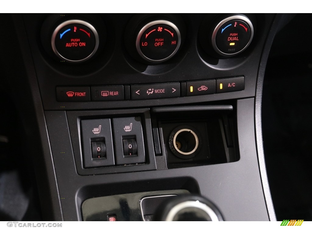 2013 Mazda MAZDA3 s Grand Touring 5 Door Controls Photos