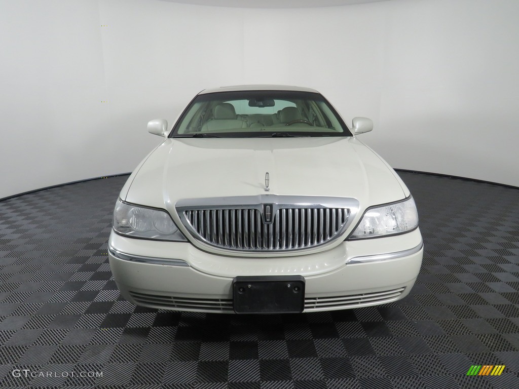 2006 Town Car Designer Series - Cashmere Tri-Coat / Light Camel photo #7