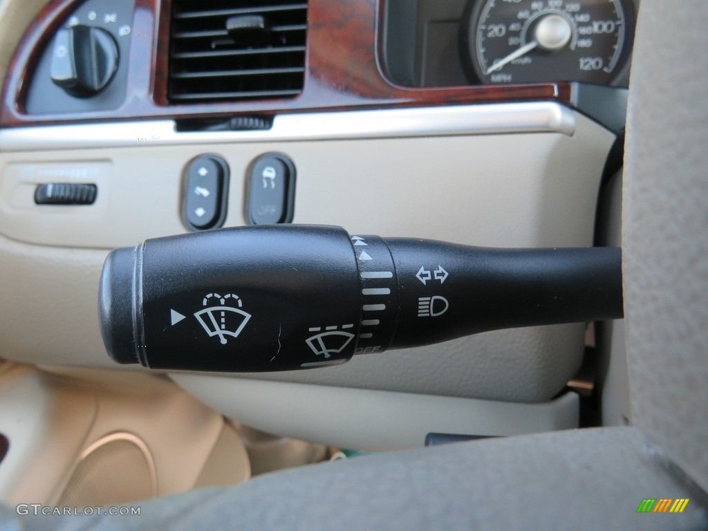 2006 Town Car Designer Series - Cashmere Tri-Coat / Light Camel photo #25