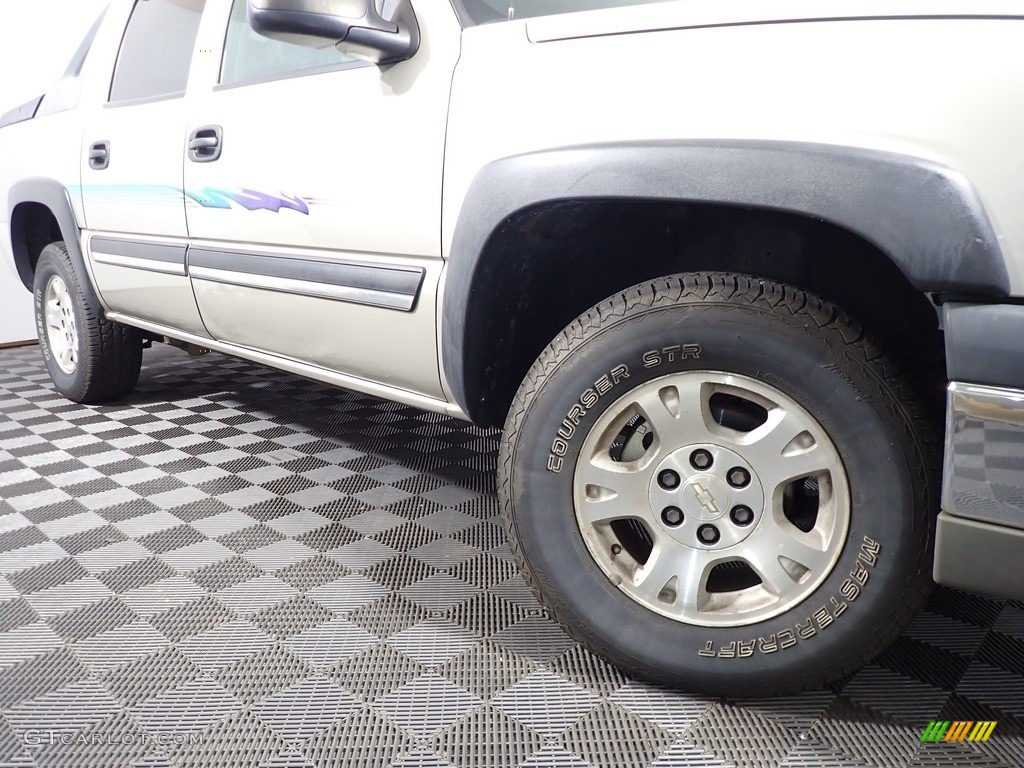 2004 Avalanche 1500 4x4 - Silver Birch Metallic / Dark Charcoal photo #3