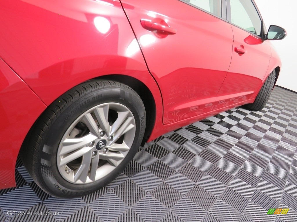2019 Elantra SEL - Scarlet Red / Black photo #16
