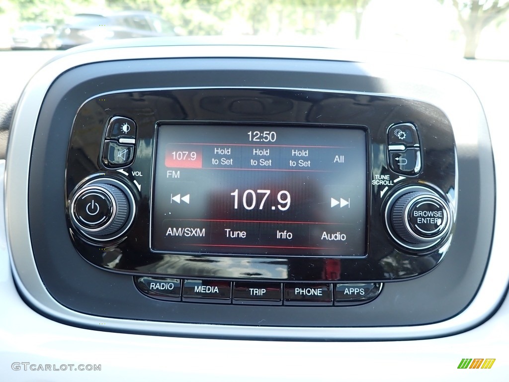 2016 Fiat 500X Easy AWD Audio System Photos