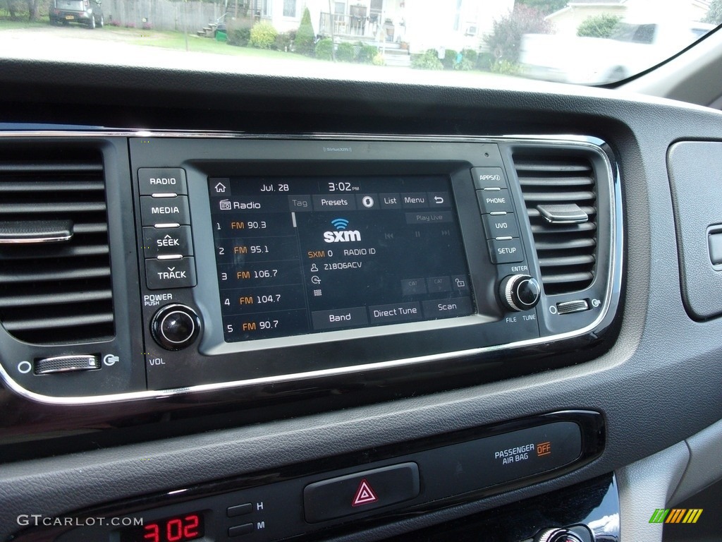 2017 Kia Sedona EX Controls Photo #139022918