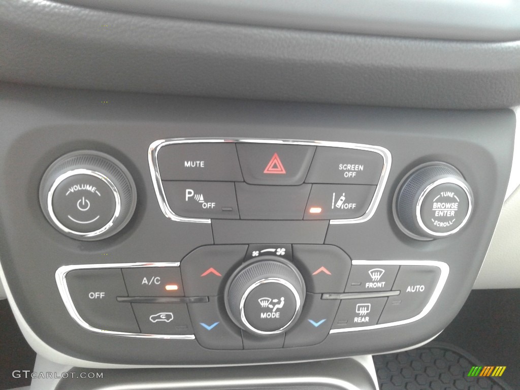2020 Jeep Compass Latitude Controls Photos