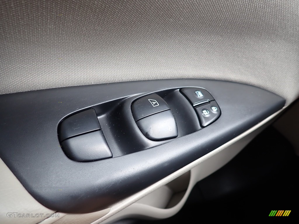 2016 Nissan Sentra S Marble Gray Door Panel Photo #139024532