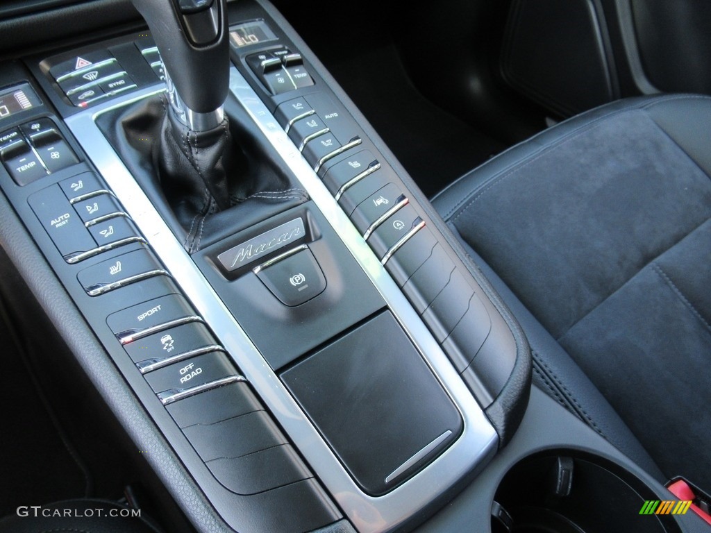 2020 Porsche Macan S Controls Photos