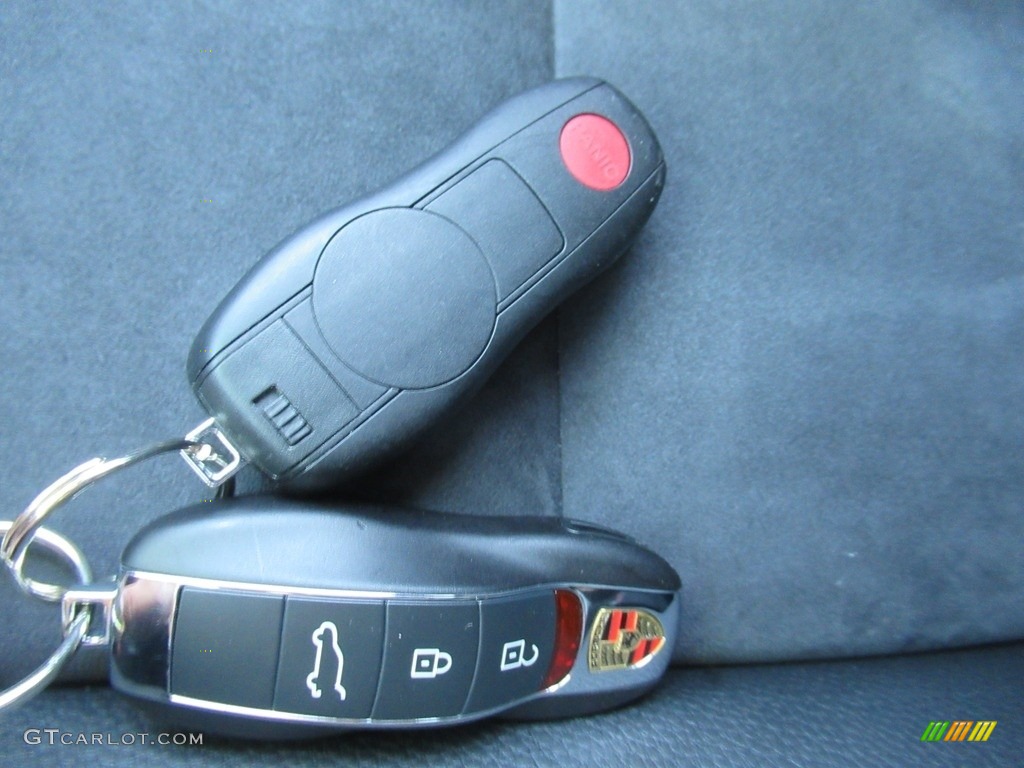 2020 Porsche Macan S Keys Photos
