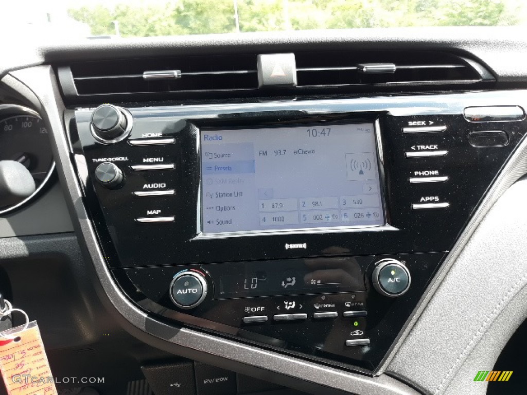 2020 Toyota Camry SE Controls Photo #139038971