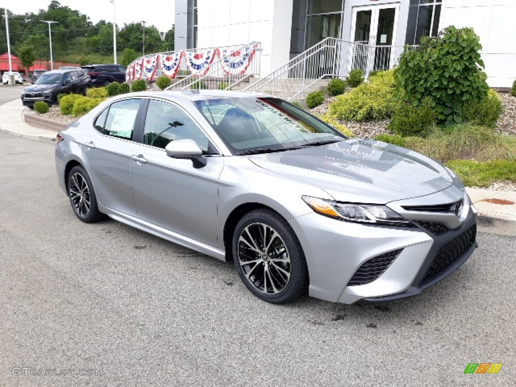 Celestial Silver Metallic 2020 Toyota Camry SE Exterior Photo #139039226