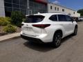 2020 Blizzard White Pearl Toyota Highlander XLE AWD  photo #33