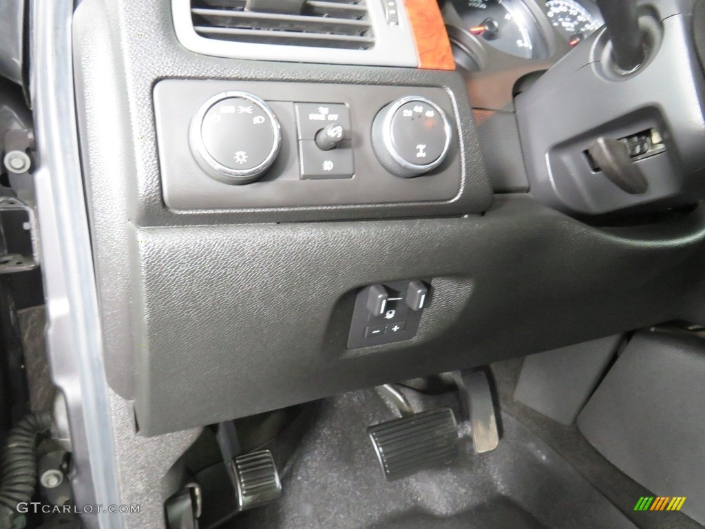 2011 GMC Sierra 2500HD SLE Extended Cab 4x4 Controls Photo #139041658