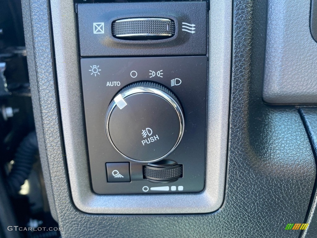 2016 Ram 1500 Express Crew Cab 4x4 Controls Photo #139045624