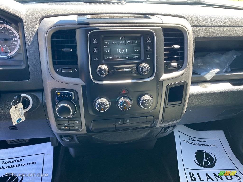 2016 Ram 1500 Express Crew Cab 4x4 Controls Photo #139045648