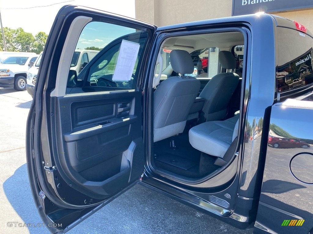 2016 Ram 1500 Express Crew Cab 4x4 Door Panel Photos