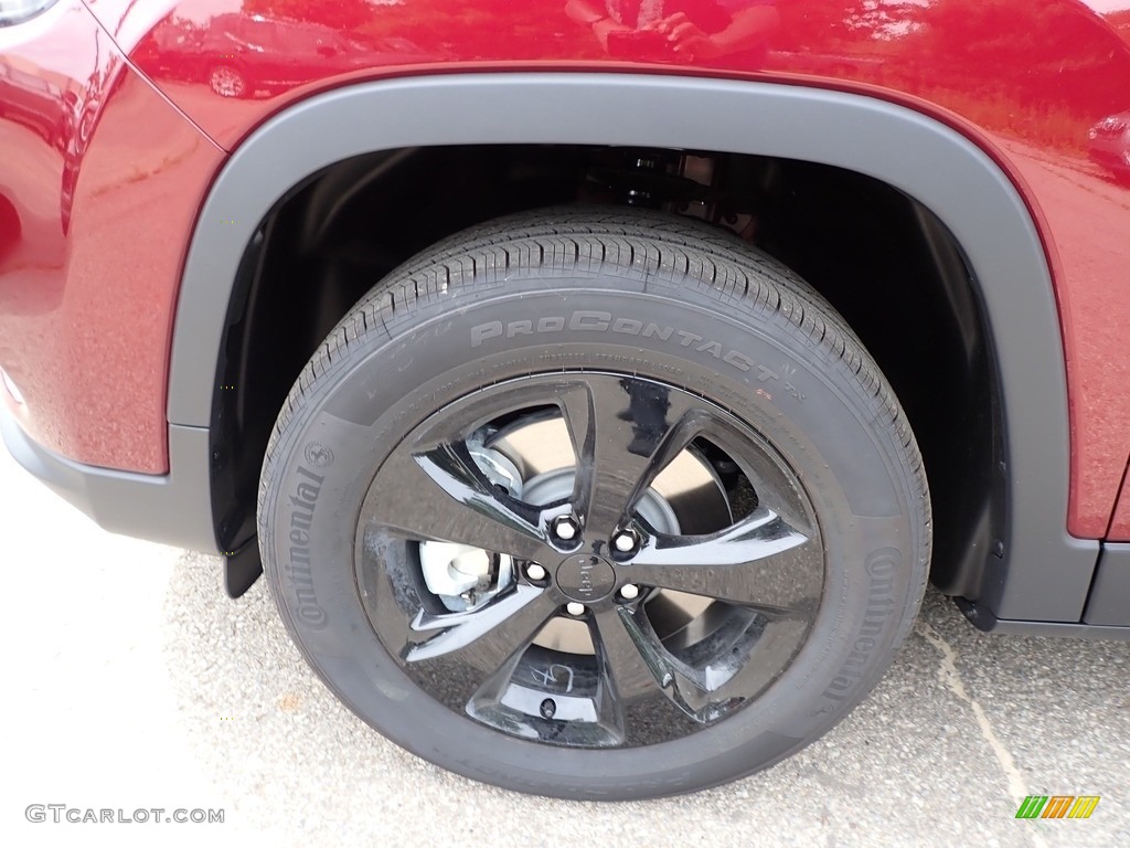 2020 Cherokee Altitude 4x4 - Velvet Red Pearl / Black photo #10