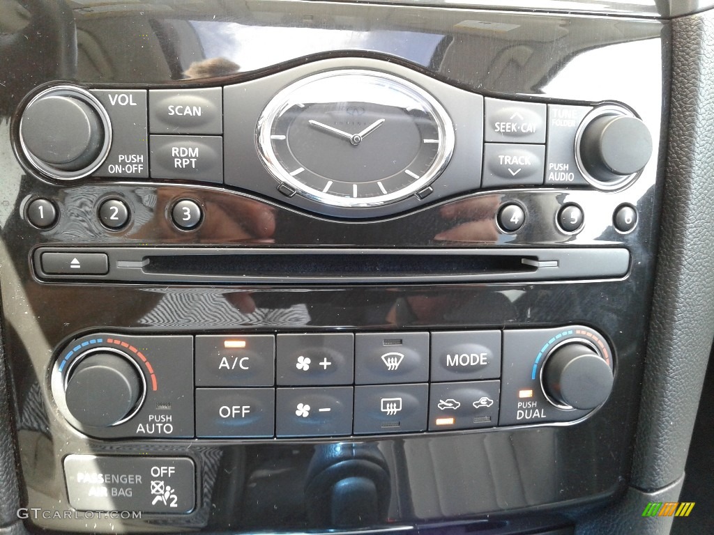 2017 Infiniti QX70 AWD Controls Photo #139065276