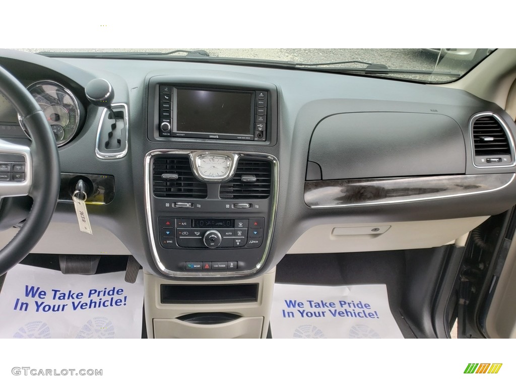 2014 Town & Country Touring - Maximum Steel Metallic / Black/Light Graystone photo #23