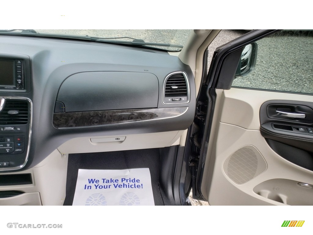 2014 Town & Country Touring - Maximum Steel Metallic / Black/Light Graystone photo #24