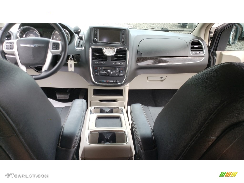 2014 Town & Country Touring - Maximum Steel Metallic / Black/Light Graystone photo #25