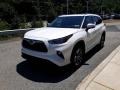 2020 Blizzard White Pearl Toyota Highlander XLE AWD  photo #31