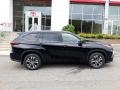 2020 Midnight Black Metallic Toyota Highlander XLE AWD  photo #29