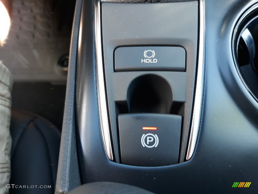 2020 Toyota Camry SE AWD Controls Photo #139072782