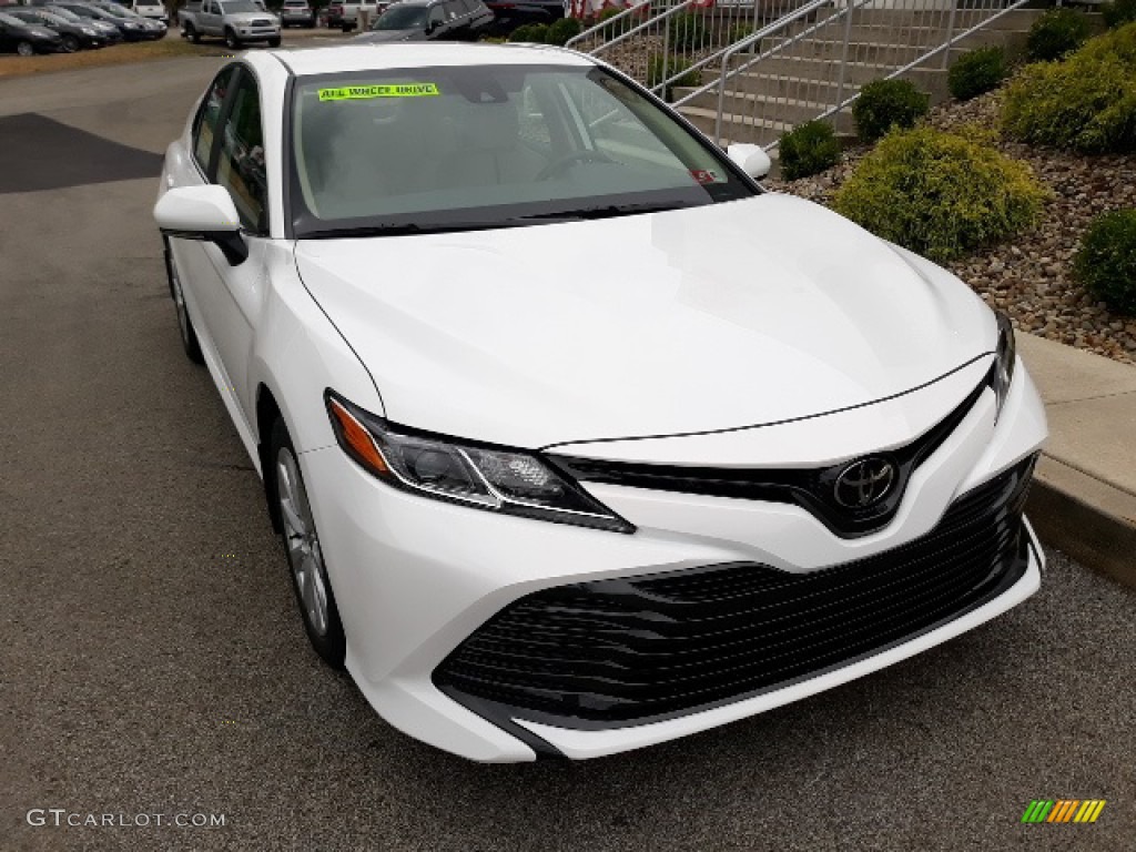 2020 Camry LE AWD - Super White / Macadamia photo #14