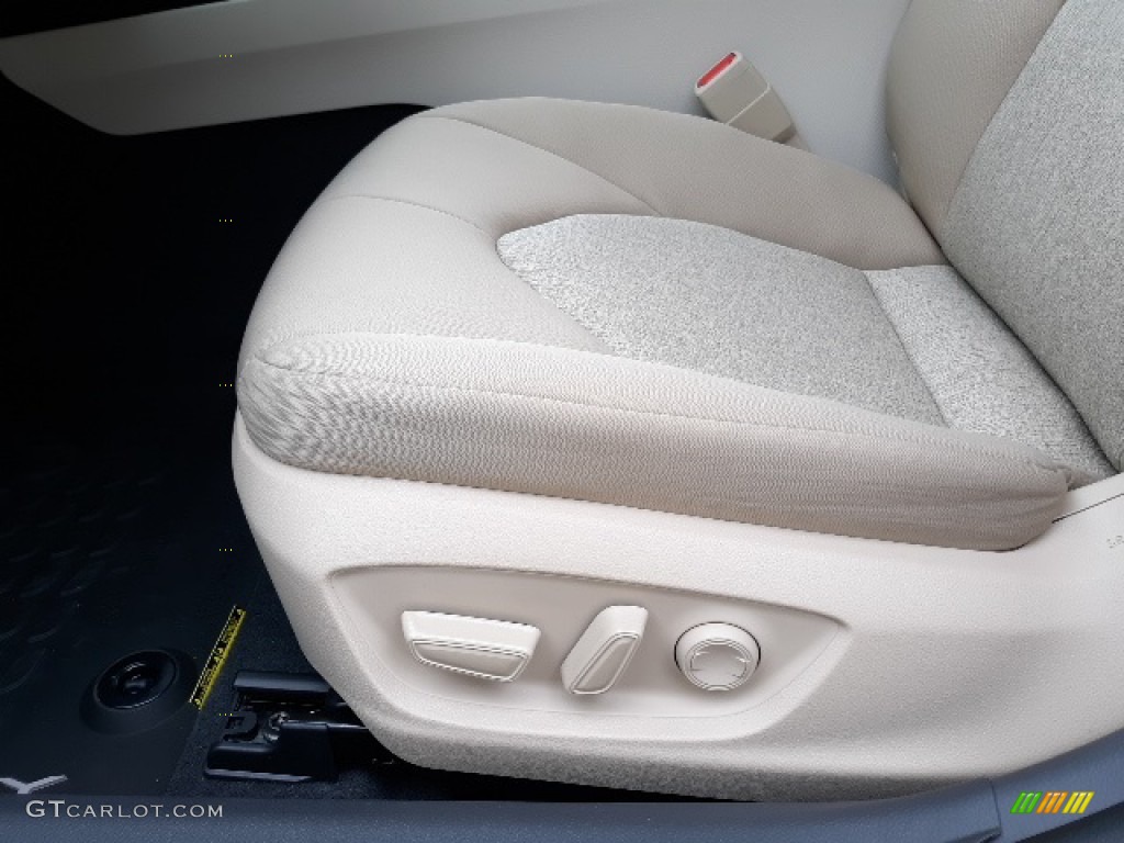 2020 Camry LE AWD - Super White / Macadamia photo #20