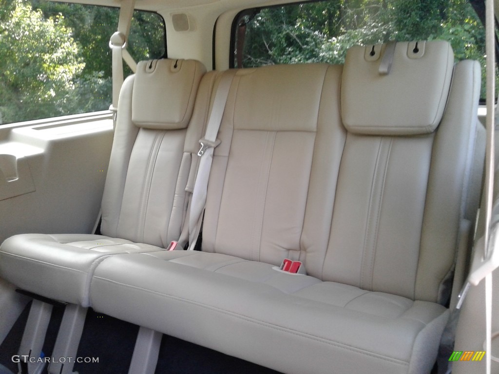 2015 Lincoln Navigator L 4x2 Rear Seat Photo #139085161