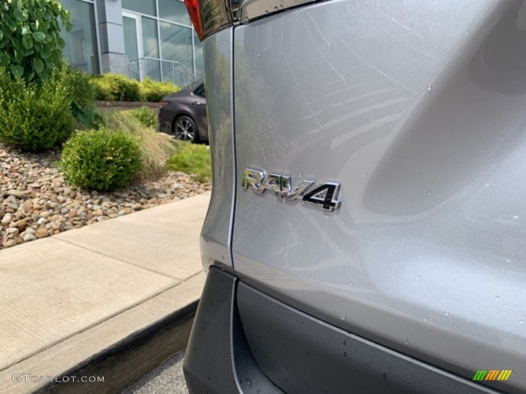 2020 RAV4 LE - Silver Sky Metallic / Black photo #35