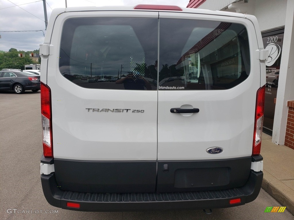 2019 Transit Van 250 LR Regular - Oxford White / Charcoal black photo #20