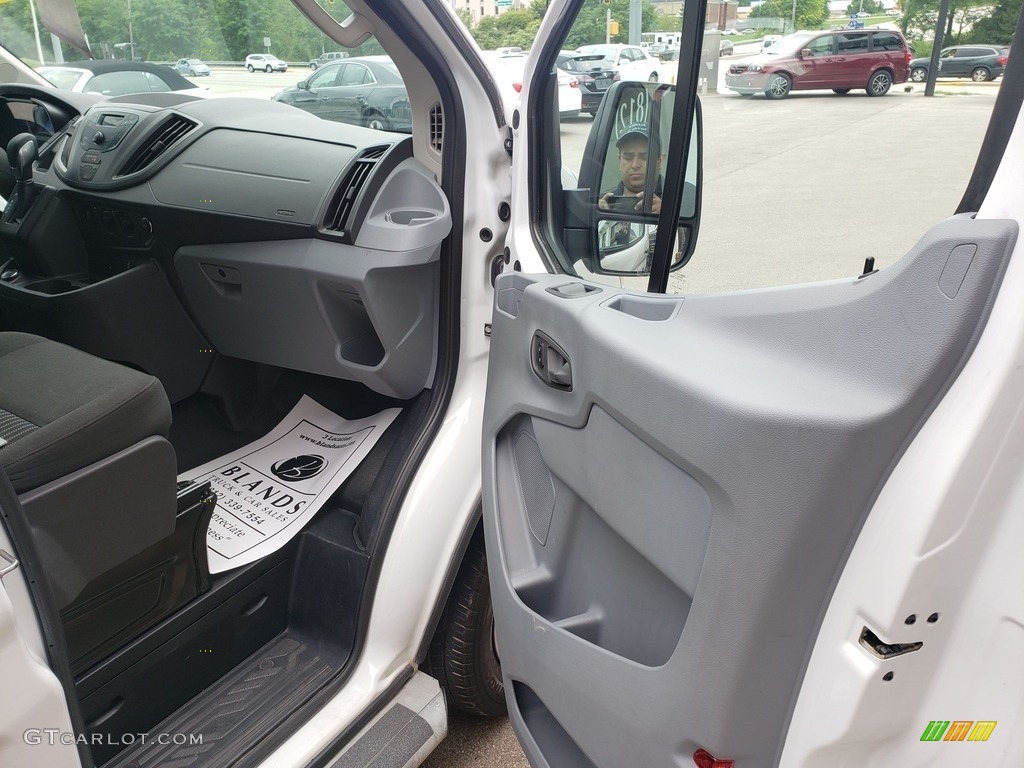 2019 Transit Van 250 LR Regular - Oxford White / Charcoal black photo #32