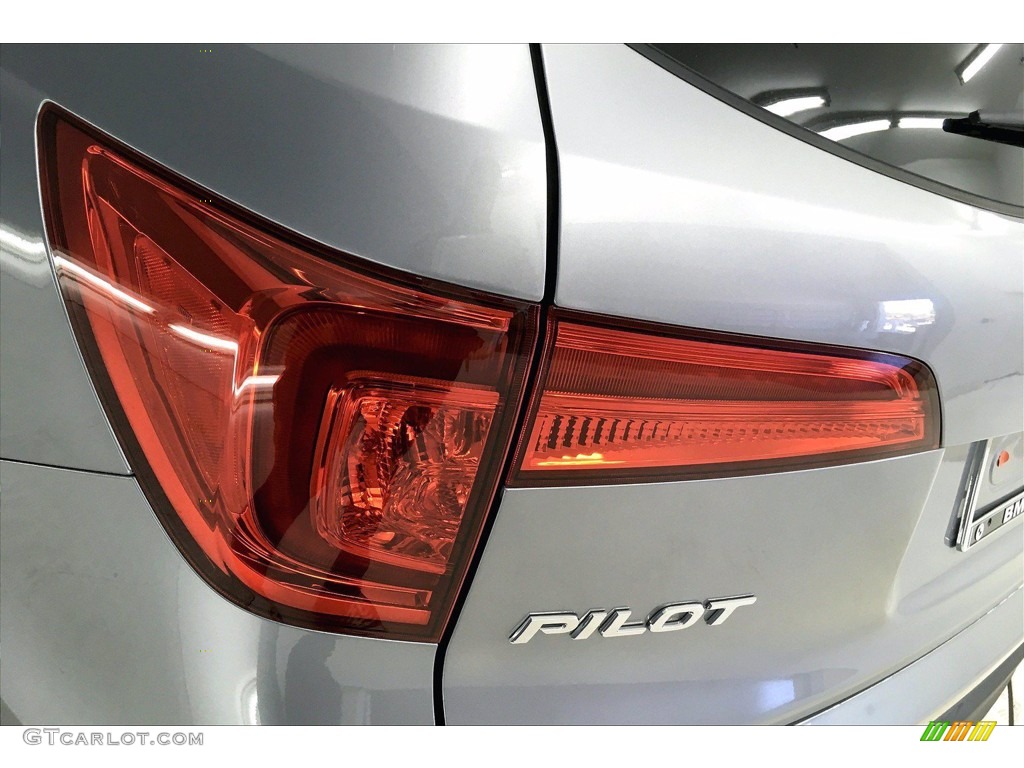 2017 Pilot EX-L - Lunar Silver Metallic / Gray photo #27