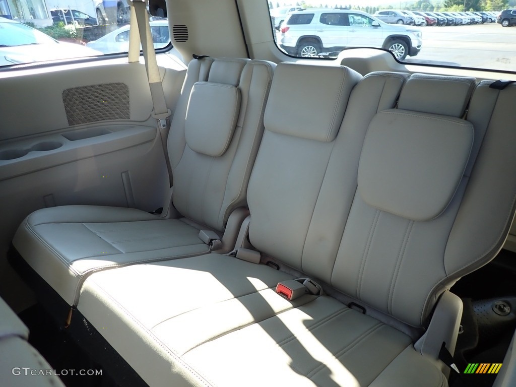 2013 Town & Country Touring - Crystal Blue Pearl / Black/Light Graystone photo #19