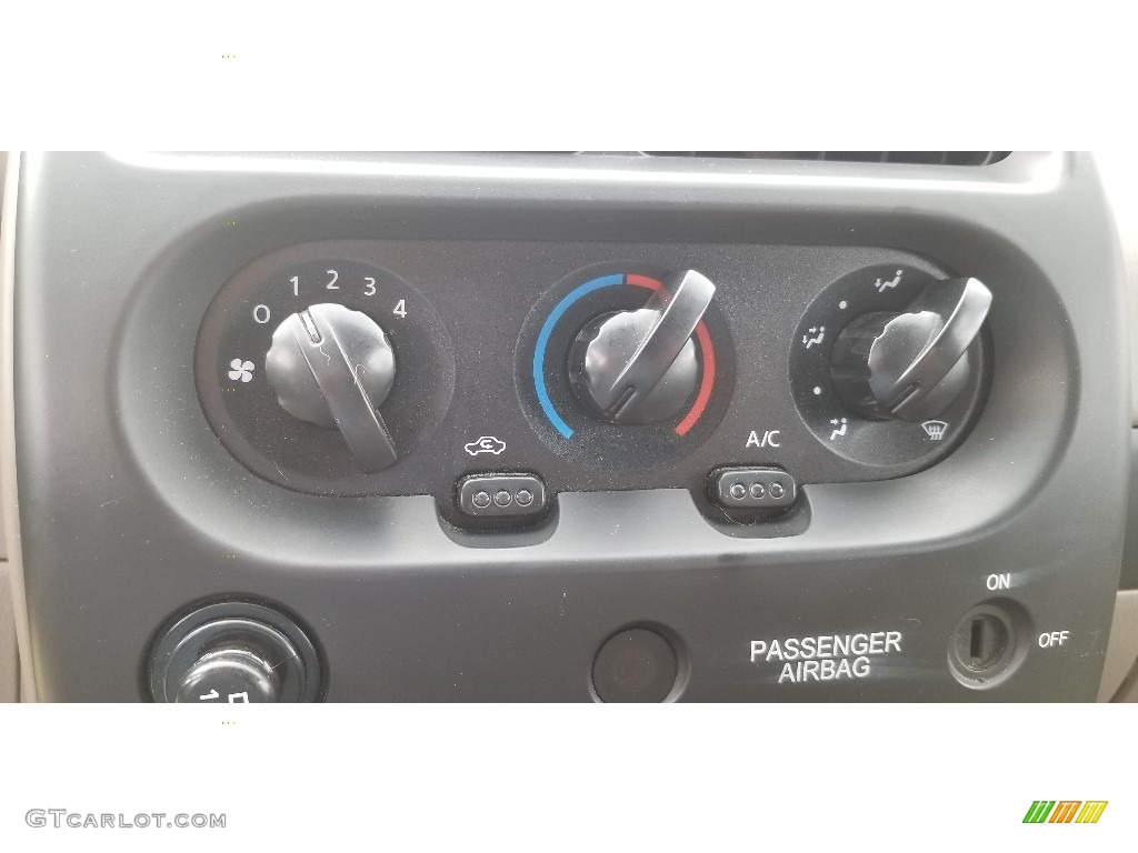 2002 Nissan Frontier XE King Cab 4x4 Controls Photo #139101013