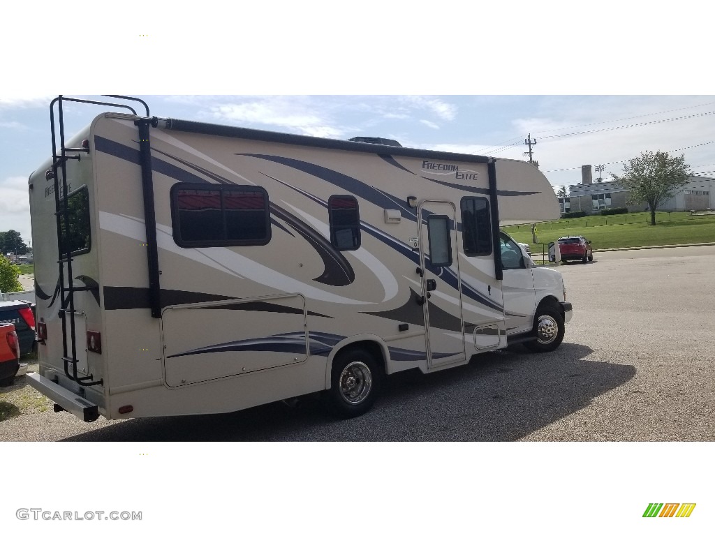 Summit White 2014 Chevrolet Express Cutaway 3500 Thor Motor Coach Exterior Photo #139101244